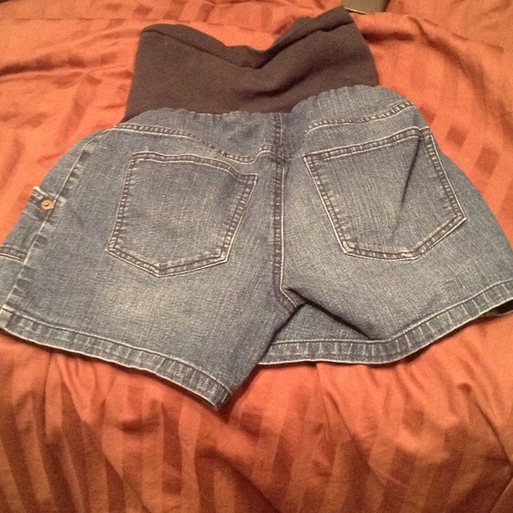 Maternity shorts - Picture 2 of 2