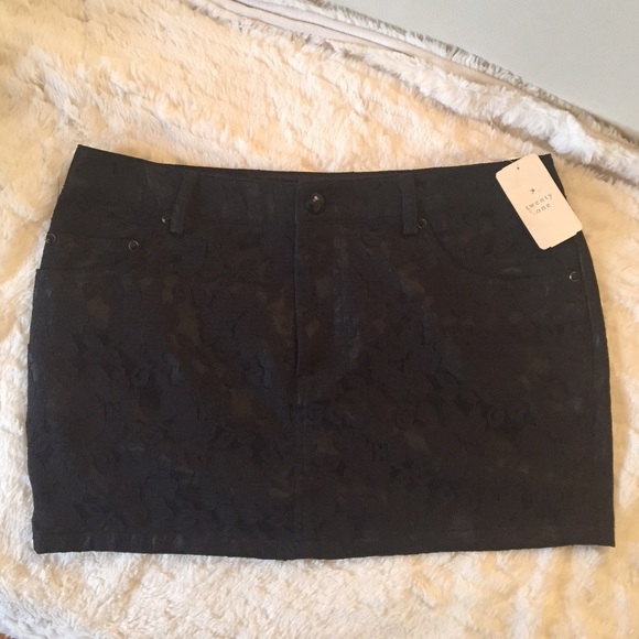 Forever 21 Twist Black Lace Short Skirt