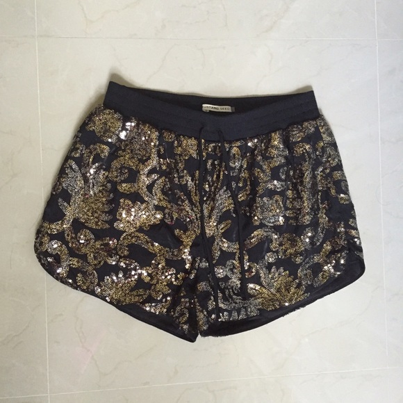 Shorts with Gold details