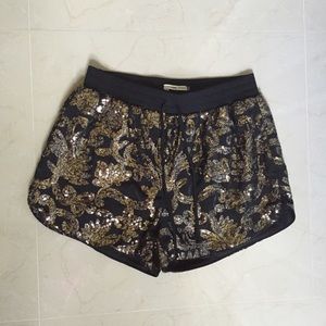 Shorts with Gold details