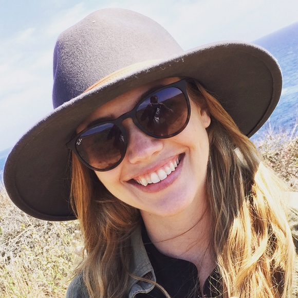 Meet your Posher, Liz - Picture 1 of 1