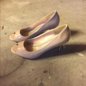 Nude peep toe heels size 9 1/2