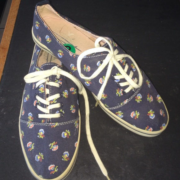 Size 8 flower print sneakers