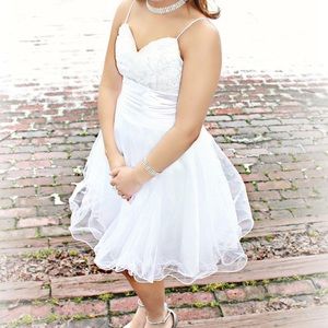 Can be used as a prom dress/ flower girl etc