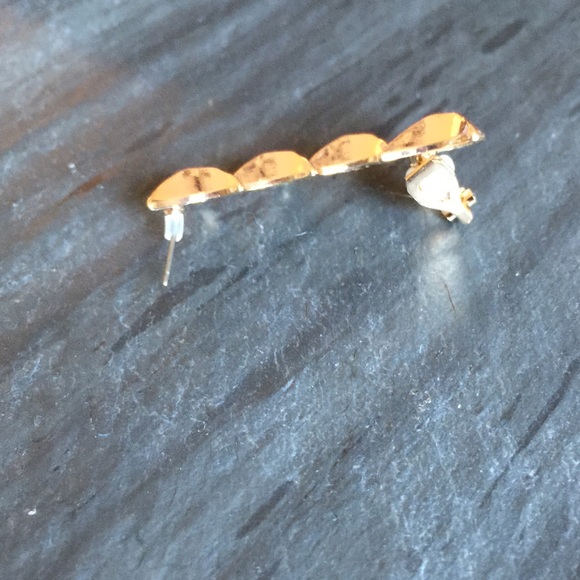 Gold shark teeth cuff earring - Picture 3 of 3