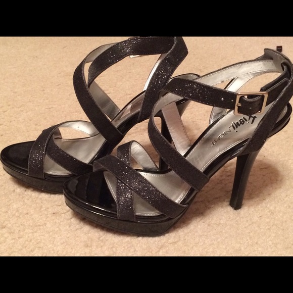 Black 4inch heels - Picture 2 of 4