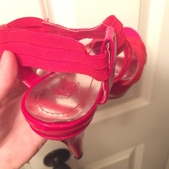 Red Pumps - Picture 3 of 4