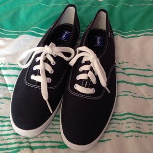 NWOT Bella Swan Navy Keds