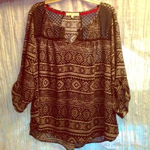 Black and White Tribal Print Blouse. NEW