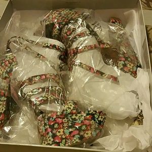 Jessica Simpson floral pumps