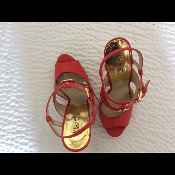 Michael Kors bright apricot gorgeous heel - Picture 1 of 4