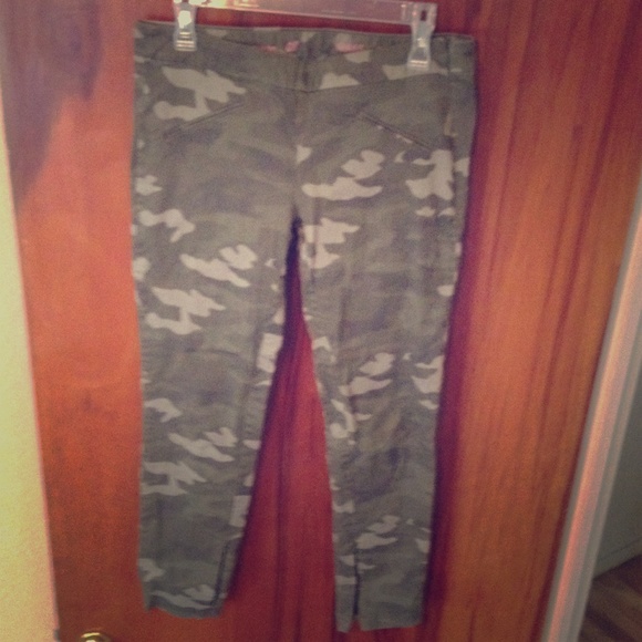 Super skinny Gap capri khakis