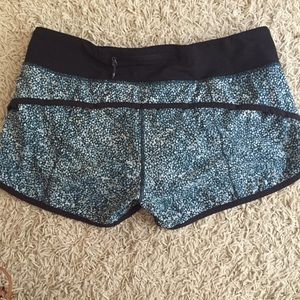 Lulu lemon speed shorts, rare color!! Size 6
