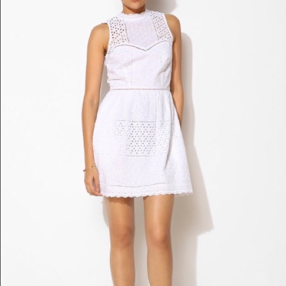 ✨REDUCED✨ Dolce Vita Benecia eyelet shift dress