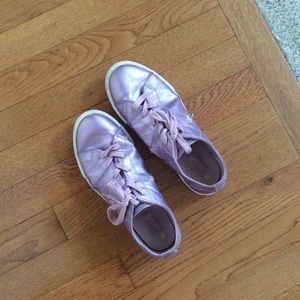 Lavender metallic Converse