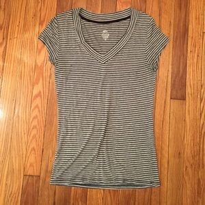 Mossimo T-shirt, deep V
