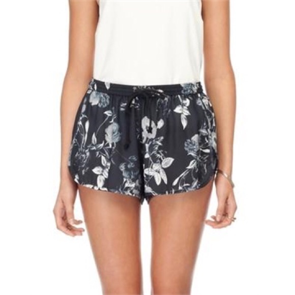 The Fifth Pants - NWT The Fifth Floral Shorts