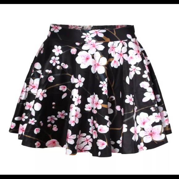 Black floral skirt!🙀