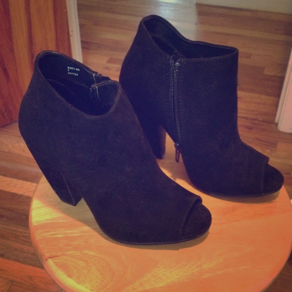 Cathy Jean open toes booties