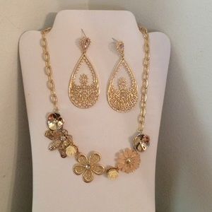 🎉REDUCED 🎉 New Necklace & Earrings🌺 NWOT