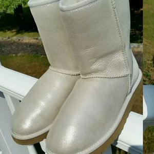 SOLD. Ugg shimmer boots size 7