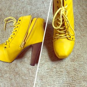 Mustard yellow bootie