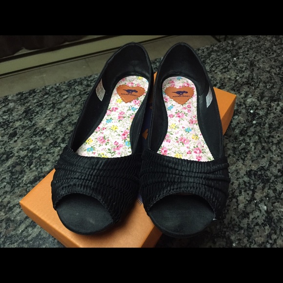 Black shoes