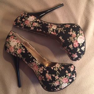 Floral pumps heels