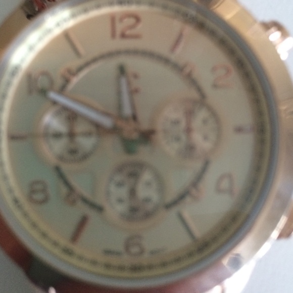 Rose Gold Watch!! BRAND NEW W/O TAGS - Picture 3 of 3