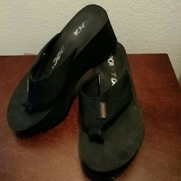 Rocket dog platform flip flops
