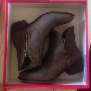 Size 8.5 taupe Melody booties from JustFab