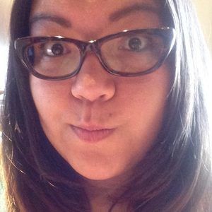 Meet your Posher, Apolonia