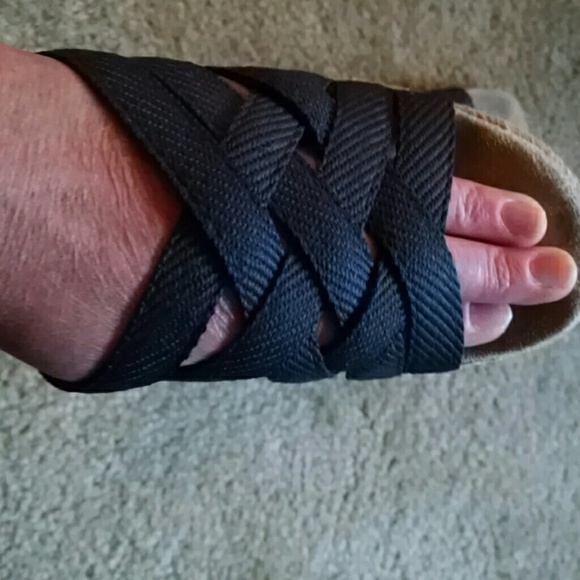 Liz Claiborne Shoes - Picture 2 of 4