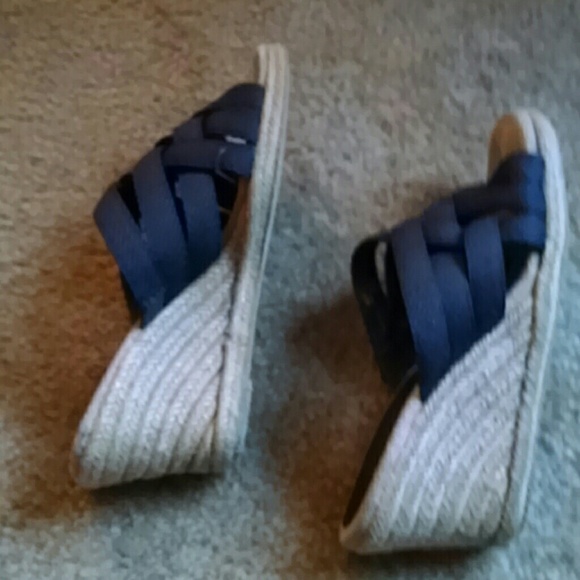 Liz Claiborne Shoes - Picture 3 of 4