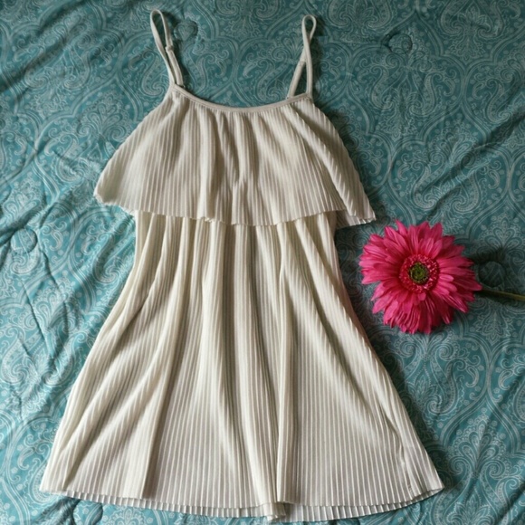 Forever 21 Dresses & Skirts - Pleated Cream Dress