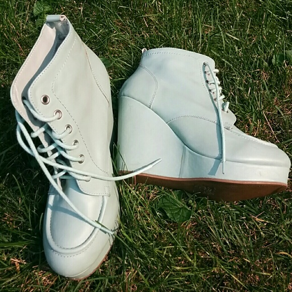 Wedge shoes