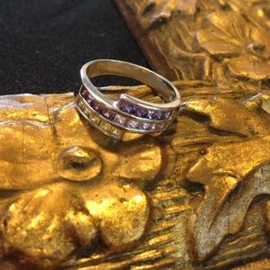 Multi-color stone ring