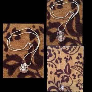 Silver necklace with fresh water pearl