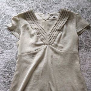 Cream colored top size 6 Tall