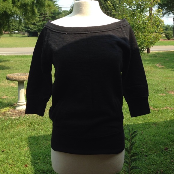 Black Off-Shoulder sweatshirt with hoodie pocket