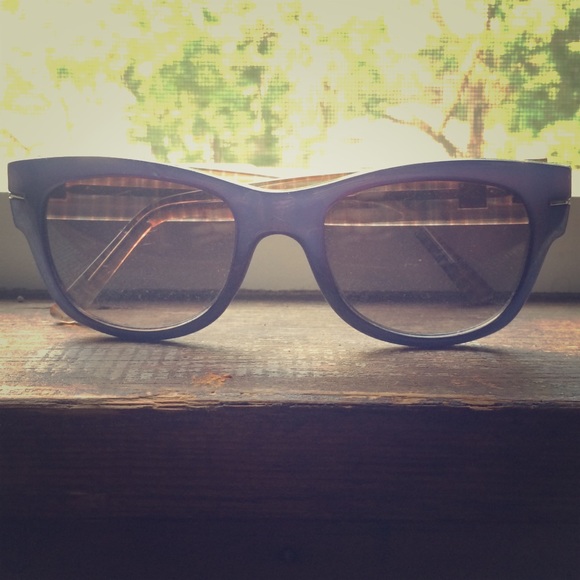 Navy rimmed sunglasses