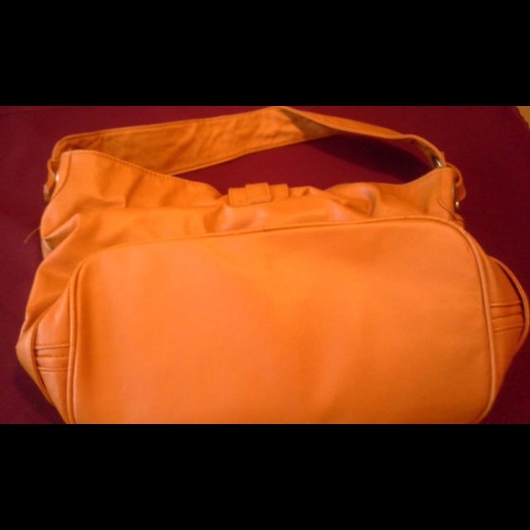 Avon hand bag-discounted shipping for today - Picture 2 of 3