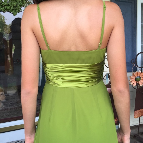 ⭐️SALE⭐️Gorgeous green cocktail dress - Picture 2 of 4