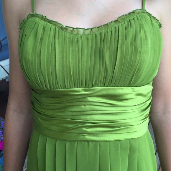 ⭐️SALE⭐️Gorgeous green cocktail dress - Picture 3 of 4