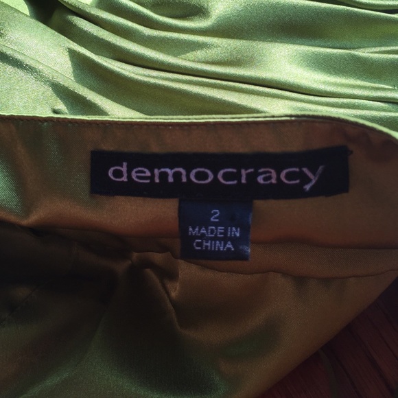 ⭐️SALE⭐️Gorgeous green cocktail dress - Picture 4 of 4