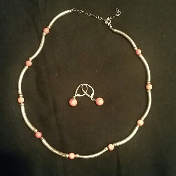 Necklace and earring set