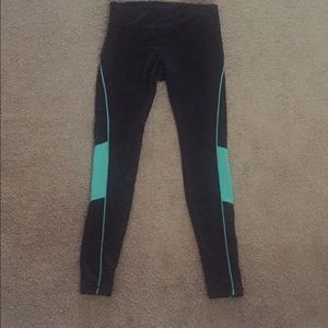 Leggings/tight yoga pants