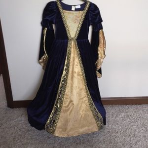 Girls dress Halloween dress. Renaissance costume