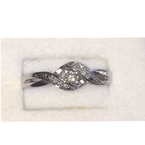 Real diamond / sterling silver / size 7