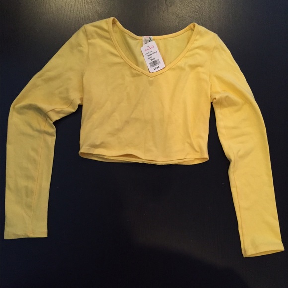 ⚡️ BOGO⚡️ Crop Top WITH TAGS - Picture 3 of 3